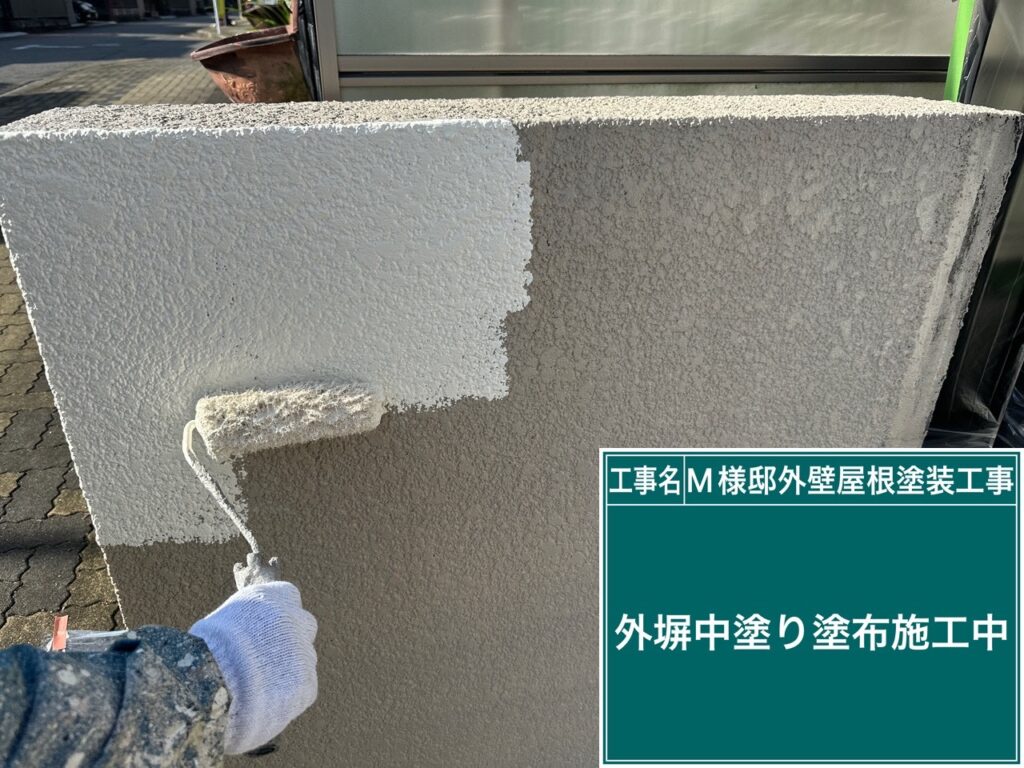 中塗りを行ないます。